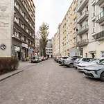 Centrum Coastal By Bookinghost شقة