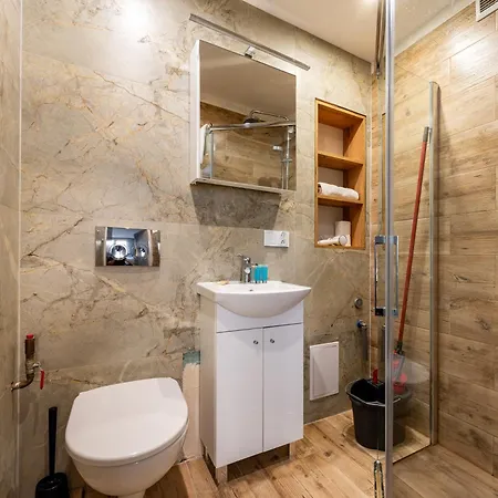 Centrum Coastal By Bookinghost *