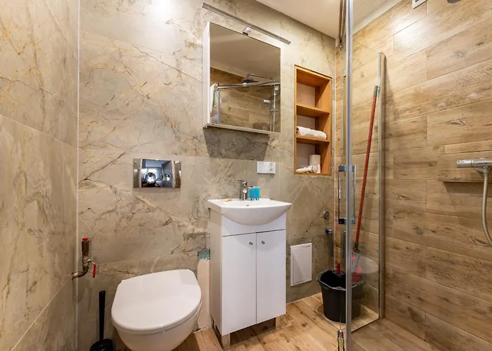 Centrum Coastal By Bookinghost *